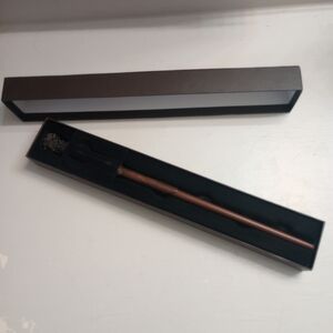 Disney Wizarding World Of Harry Potter Ollivanders Wand Shop - Harry's Wand